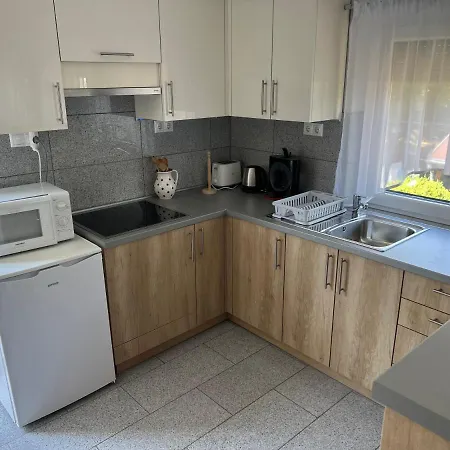 Mandula Apartman *