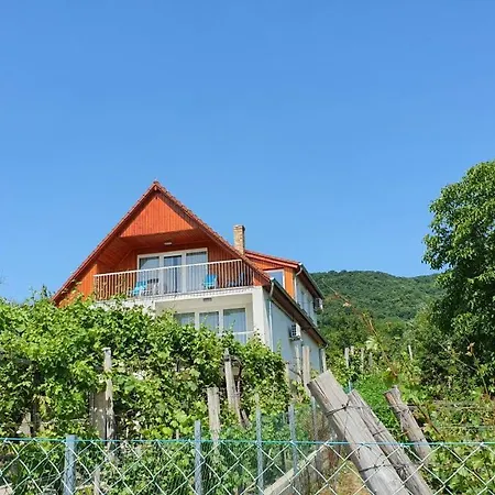 Mandula Badacsonytomaj